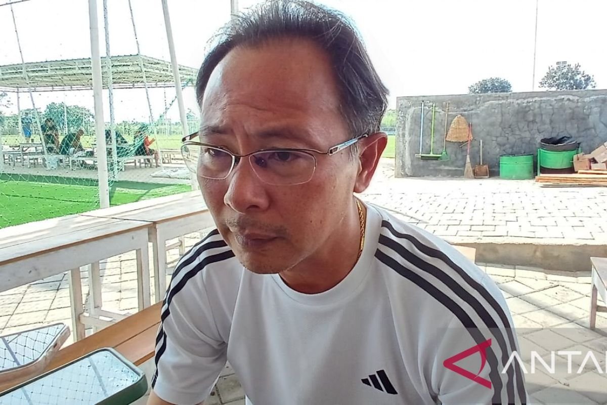 Berikut beberapa alternatif judul untuk "Persik Bangun Konsistensi Pemain Saat Pertandingan":

1. "Persik Tingkatkan Kualitas Permainan Melalui Konsistensi Pemain"
2. "Membangun Konsistensi Tim: Strategi Persik di Setiap Pertandingan"
3. "Upaya Persik dalam Memperkuat Konsistensi Pemain di Lapangan"
4. "Persik Fokus pada Konsistensi Pemain untuk Hasil Maksimal"
5. "Mengukir Kemenangan: Konsistensi Pemain Jadi Kunci Persik"
6. "Persik Berkomitmen Membangun Rekam Jejak Konsistensi dalam Permainan"
7. "Mempertahankan Konsistensi: Kunci Sukses Persik di Kompetisi"

Silakan dipilih atau dimodifikasi sesuai kebutuhan!