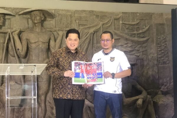 Berikut adalah beberapa alternatif judul untuk "Taiwan Gantikan Timnas Kuwait, Ini Kata Erick Thohir":

1. "Taiwan Masuk, Kuwait Tereliminasi: Penjelasan Erick Thohir"
2. "Erick Thohir Berbicara: Taiwan Gantikan Kuwait di Timnas"
3. "Perubahan Besar: Taiwan Ambil Alih Tempat Kuwait, Kata Erick Thohir"
4. "Taiwan Menggantikan Kuwait, Erick Thohir Berikan Penjelasan"
5. "Timnas Diperkuat Taiwan: Apa Kata Erick Thohir Tentang Kuwait?" 

Silakan pilih atau modifikasi salah satu judul di atas sesuai kebutuhan!